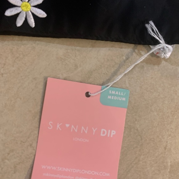 🐶Host Pick🐶🎉Francesca’s Collections Mable and James Daisy print bandana - Picture 5 of 5